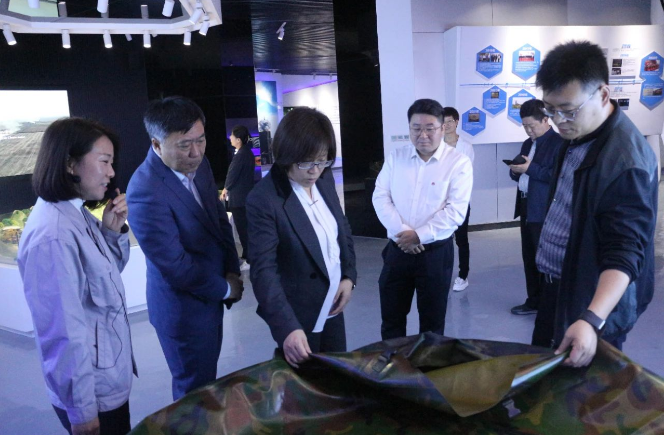 中國(guó)橡膠工業(yè)協(xié)會(huì)會(huì)長(zhǎng)徐文英一行到西北橡膠調(diào)研指導(dǎo)