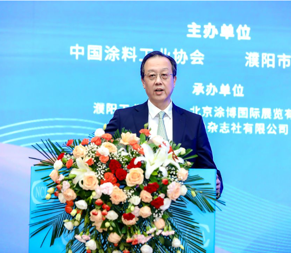 由中國(guó)涂料工業(yè)協(xié)會(huì)和濮陽(yáng)市人民政府合作舉辦的“2023亞太國(guó)際涂料產(chǎn)業(yè)發(fā)展大會(huì)”于近日在河南省濮陽(yáng)市盛大召開。會(huì)議的主題為“合作發(fā)展，共塑未來”，旨在推動(dòng)涂料行業(yè)朝著綠色可持續(xù)發(fā)展的方向邁進(jìn)，并探討涂料工業(yè)新材料和新技術(shù)的應(yīng)用與發(fā)展機(jī)遇。  大會(huì)期間，立邦投資有限公司副董事長(zhǎng)楊思成發(fā)表了主題為“用于科技創(chuàng)新 實(shí)踐低碳發(fā)展”的精彩演講。