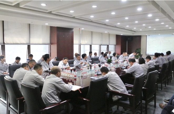 在會議上，西北橡膠公司市場部、財務資產(chǎn)部和生產(chǎn)保障部詳細通報了公司在9月份的工作進展情況。各生產(chǎn)單位還就各自的專項工作進行了充分的匯報、交流和協(xié)調(diào)，西北橡膠公司領(lǐng)導就相關(guān)工作進行了詳細的安排和部署。