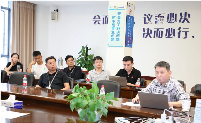 會議指出，必須繼續(xù)在基礎市場工作方面下功夫，維護客戶關系，積極參與市場，了解客戶需求，以卓越的服務推動銷售。同時，也強調了需要不斷構建適應自身特點的創(chuàng)新技術體系，增加核心工藝的研發(fā)力度，為客戶提供智能高效的三力士產品解決方案。