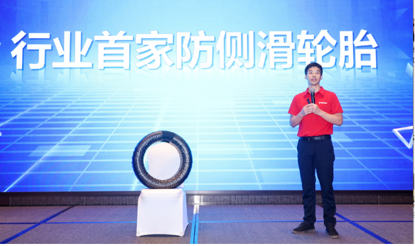 在此次發(fā)布會(huì)上，最令人矚目的是“行業(yè)首家防側(cè)滑輪胎”的發(fā)布。據(jù)介紹，每一款德國(guó)驛達(dá)輪胎均采用碳納米管高分子材料制造，這一材料的出色性能顯著提高了輪胎在高速行車(chē)急剎和濕滑路面過(guò)彎等高風(fēng)險(xiǎn)駕駛狀態(tài)下的安全性，為駕駛員提供更多的安全保障。碳納米管技術(shù)還實(shí)現(xiàn)了百米剎車(chē)制動(dòng)在干地縮短4米，在濕地縮短5米的效果，提升了輪胎的性能。