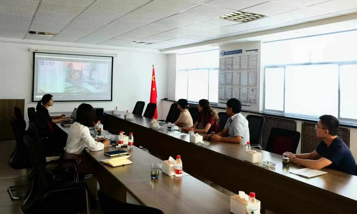 來(lái)自德國(guó)的Quaddro集團(tuán)四名代表蒞臨青島百瑞福橡塑有限公司生產(chǎn)基地，進(jìn)行商務(wù)交流和實(shí)地考察。