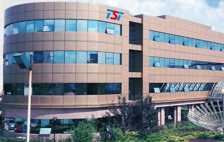 參觀結(jié)束后，賓主雙方進(jìn)行了深入的座談與交流。曹限東總經(jīng)理介紹了萬(wàn)力輪胎近年來(lái)的改革與發(fā)展情況，并分享了公司的成就。張建浩董事長(zhǎng)也對(duì)萬(wàn)力輪胎在曹限東總經(jīng)理的領(lǐng)導(dǎo)下所取得的非凡成績(jī)表示由衷的贊譽(yù)。