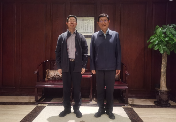 中國物流與采購聯(lián)合會副會長蔡進于2023年10月23日訪問了雙錢輪胎集團有限公司。在訪問期間，雙錢輪胎集團有限公司的黨委書記兼董事長章萬友熱情接待了蔡進一行，展開了深入的交流。中國物流與采購聯(lián)合會會長助理馬增榮陪同。