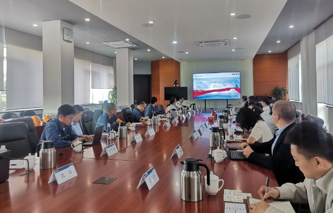 江蘇興達(dá)鋼簾線股份有限公司協(xié)同倍耐力到訪寶鋼集團(tuán)，共同探討未來(lái)低碳合作方向。在這次交流活動(dòng)中，寶鋼股份總經(jīng)理助理、鋼管條鋼事業(yè)部總經(jīng)理兼黨委副書記郭小龍等高層領(lǐng)導(dǎo)出席。