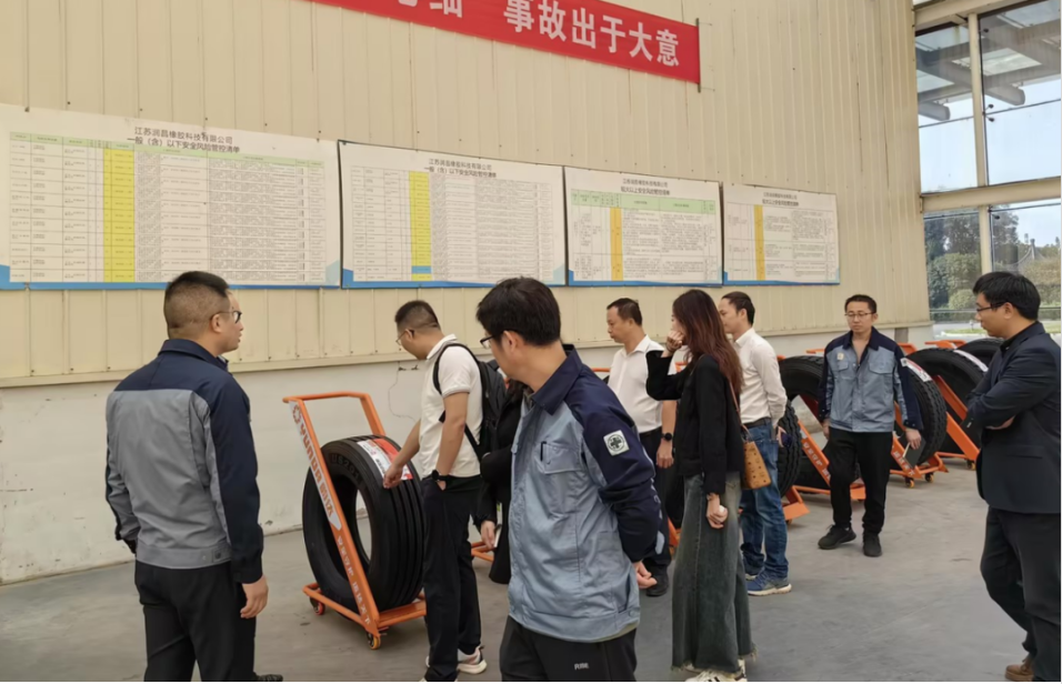 雙方希望在未來在技術(shù)研發(fā)創(chuàng)新方面加強信息交流，攜手在輪胎產(chǎn)業(yè)鏈賽道上搶占制高點。