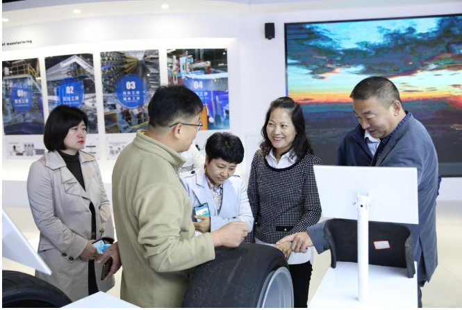 青島科技大學專家赴華盛橡膠實地調研