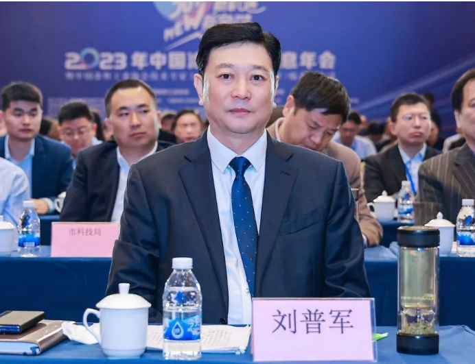 劉普軍強(qiáng)調(diào)，明光作為全國(guó)首批“綠色涂料園區(qū)”，在涂料產(chǎn)業(yè)領(lǐng)域取得了顯著的成就。他表示，明光已成為長(zhǎng)三角經(jīng)濟(jì)帶上一顆璀璨明珠，著力打造“中國(guó)綠色涂料之都”，為實(shí)現(xiàn)“工業(yè)強(qiáng)市、產(chǎn)業(yè)興市、生態(tài)立市”的戰(zhàn)略目標(biāo)貢獻(xiàn)了巨大力量。