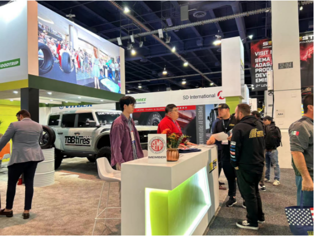 眾多新老客戶紛紛前來咨詢和洽談合作事宜。據(jù)悉，展會首日，通用股份就已經(jīng)接收了來自北美、南美和中美洲等地的眾多輪胎經(jīng)銷商訂單。