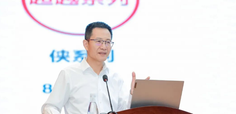 來自全國70多家最強新銳門店的代表齊聚中策橡膠總部，共同參與“正向銷售”交流活動，探討如何實現(xiàn)高質(zhì)量發(fā)展的目標(biāo)。中策橡膠集團(tuán)高級副總經(jīng)理葛國榮在會上發(fā)表主題講話，他首先對充滿活力的新銳伙伴們表示了熱烈歡迎。