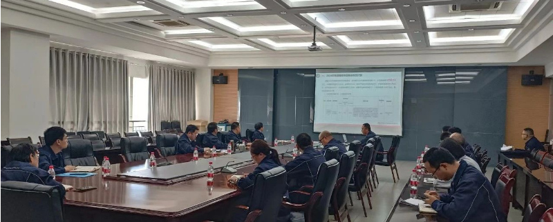 陜西延長(zhǎng)石油集團(tuán)橡膠有限公司舉行了二〇二三年第五次科技委員會(huì)會(huì)議。本次會(huì)議由延橡公司總經(jīng)理兼科技委員會(huì)主任張航偉主持。