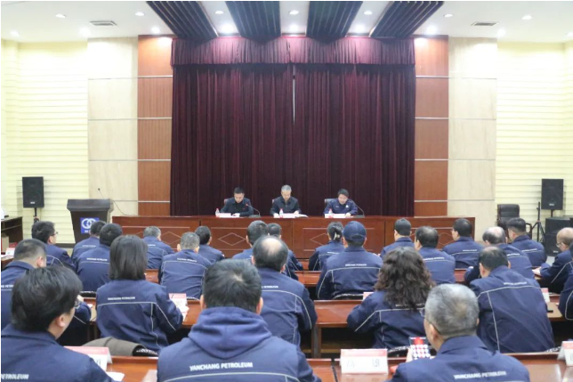 在會議中，經(jīng)集團公司黨委研究決定，張航偉同志任西北橡膠公司黨委書記，為西北橡膠公司、延長橡膠公司、延長橡膠(泰國)有限公司的董事長，并出任凱迪西北橡膠有限公司的執(zhí)行董事。