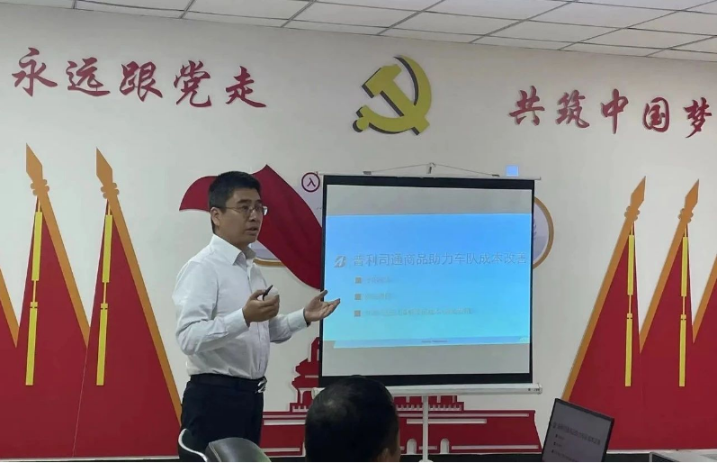 普利司通中國投資有限公司董錚課長在會上詳細解讀了“普利司通”輪胎的特點、優(yōu)點以及如何實現(xiàn)省油，為廣大物流企業(yè)實現(xiàn)成本降低提供了實質(zhì)性的支持。