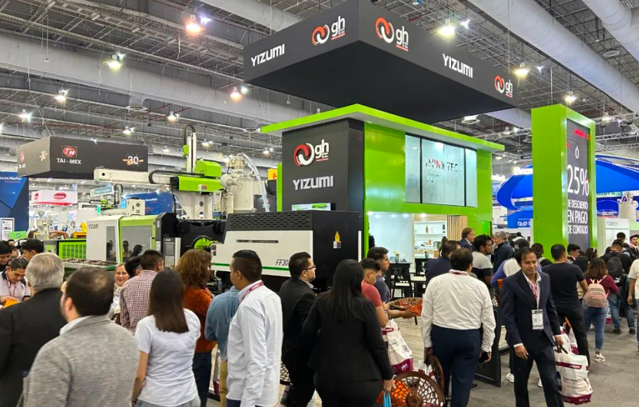 據(jù)了解，伊之密全電動(dòng)注塑機(jī)FF300采用模塊化設(shè)計(jì)理念，靈活組合鎖模部件和多種注射部件，注射速度可在160mm/s-500mm/s之間調(diào)整，注射和開合模位置精度控制在0.03mm，滿足客戶對(duì)注塑成型裝備高精度、高效率、高穩(wěn)定性以及自動(dòng)化的需求。