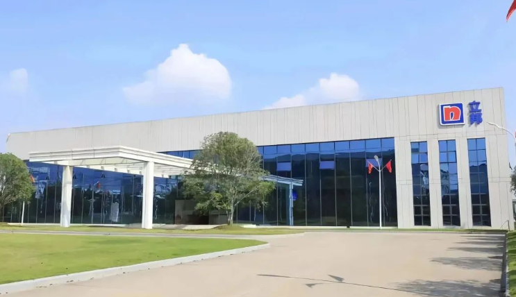 近日，工業(yè)和信息化部公布了2023年度智能制造示范工廠揭榜單位和優(yōu)秀場(chǎng)景名單，立邦涂料(湖北)有限公司成功入圍2023年度智能制造優(yōu)秀場(chǎng)景。