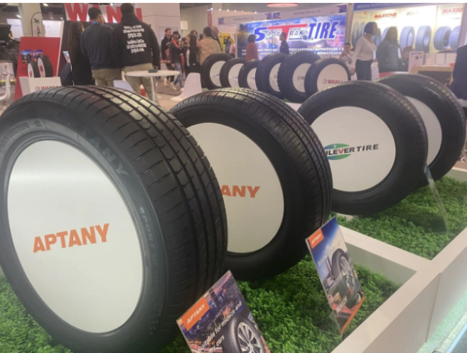 作為行業(yè)的佼佼者之一，萬(wàn)力輪胎一直在高質(zhì)量發(fā)展的道路上不斷探索，秉持著創(chuàng)新和高效的理念，不斷在產(chǎn)品研發(fā)上取得突破。隨著中國(guó)經(jīng)濟(jì)的不斷轉(zhuǎn)型，萬(wàn)力輪胎抓住了新舊動(dòng)能轉(zhuǎn)換的機(jī)遇，積極響應(yīng)市場(chǎng)需求，不僅在乘用車胎領(lǐng)域?qū)崿F(xiàn)增長(zhǎng)發(fā)力，同時(shí)對(duì)卡客車胎市場(chǎng)變化靈活應(yīng)對(duì)。公司在用戶體驗(yàn)、成本效益方面持續(xù)努力，力求讓用戶獲得輪胎使用價(jià)值的最大化。