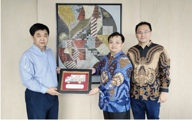 萬達(dá)集團(tuán)黨委書記、董事局主席尚吉永帶隊調(diào)研考察印尼市場。此次行程中，尚主席一行深入調(diào)研了印尼萬達(dá)珍寶電纜，并親自拜訪了業(yè)務(wù)合作伙伴以及印尼國家交通部。尚吉永主席的隨行人員包括萬達(dá)集團(tuán)董事局董事、副總裁王振卿，以及集團(tuán)副總裁、萬達(dá)寶通輪胎公司董事長尚永峰等。