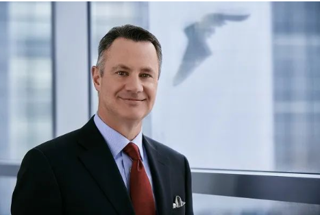 固特異輪胎宣布一項(xiàng)重大人事變動(dòng)預(yù)告。該公司董事長(zhǎng)理查德·克萊默決定在2024年退休，屆時(shí)將同時(shí)辭去總裁和首席執(zhí)行官職務(wù)。