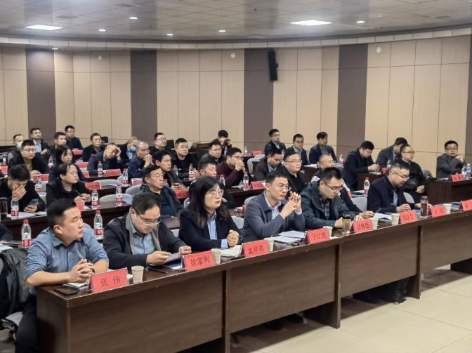 郯城經(jīng)濟(jì)開發(fā)區(qū)經(jīng)濟(jì)發(fā)展服務(wù)部部長徐常利強(qiáng)調(diào)，郯城縣將始終堅(jiān)持工業(yè)強(qiáng)縣不動搖，通過招大引優(yōu)、補(bǔ)鏈強(qiáng)鏈等方式，筑牢產(chǎn)業(yè)根基，形成五大產(chǎn)業(yè)為主導(dǎo)的工業(yè)經(jīng)濟(jì)發(fā)展格局。